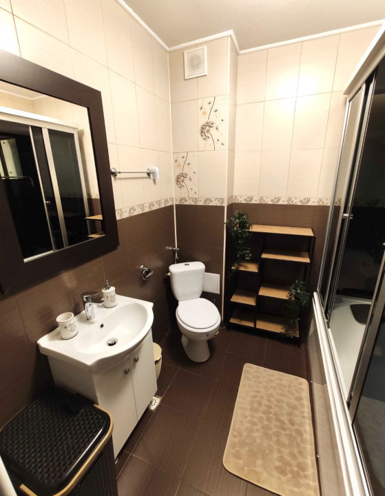 Apartament 2 camere decomandate, 56 mp, zona Vivo .
