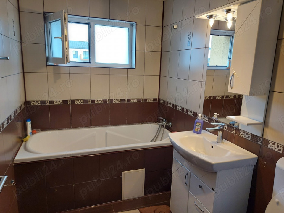 Apartament 3 camere , modern , 65 MP, Teilor, parcare.