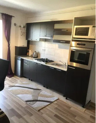 Închiriere apartament cu două camere, centru Floresti