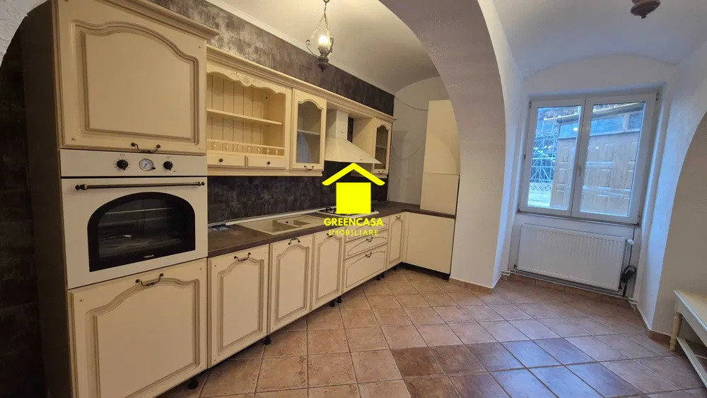 Apartament deosebit, renovat, 170 mp, în casă interbelică, Gruia