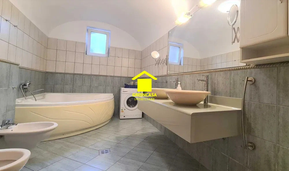 Apartament deosebit, renovat, 170 mp, în casă interbelică, Gruia