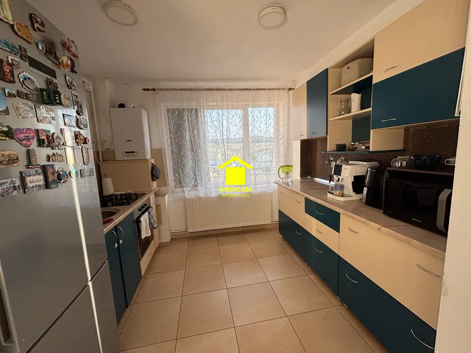 Apartament 3 camere, dressing, terasa, balcon, parcare, zona Petrom, Baciu