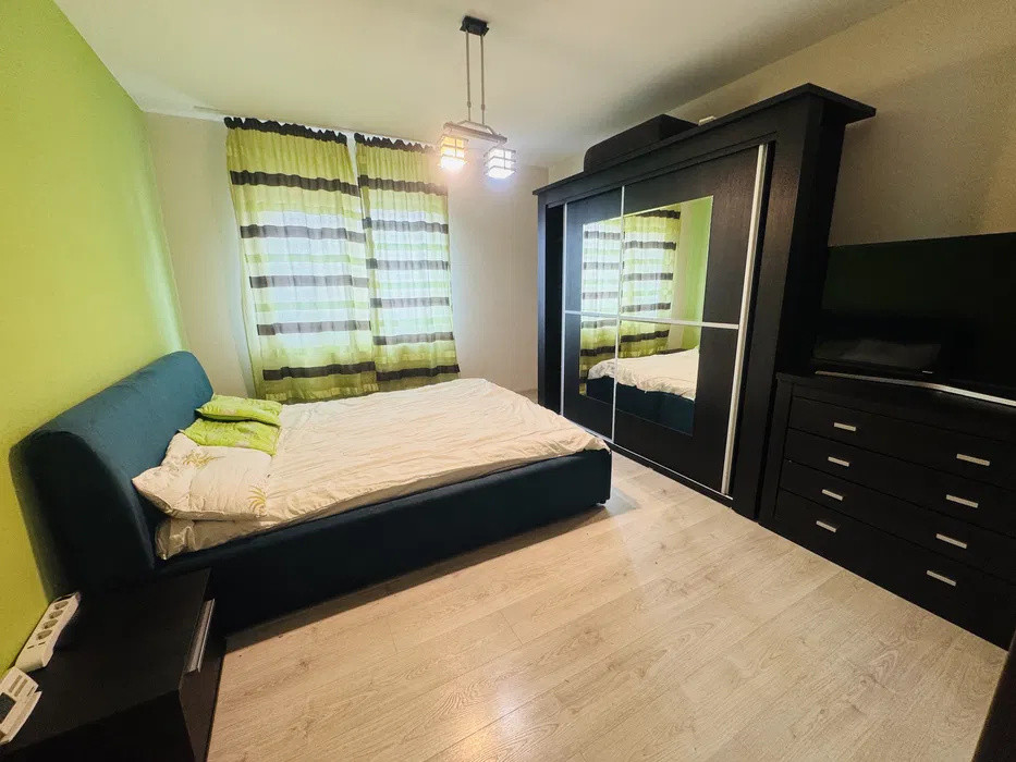 Închiriez apartament 3 camere