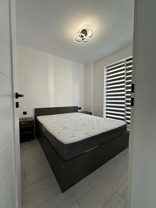 Apartament 2 camere  , 42 MP,plus terasa de 20 mp Eroilor , parcare.