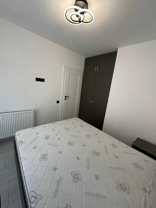Apartament 2 camere  , 42 MP,plus terasa de 20 mp Eroilor , parcare.