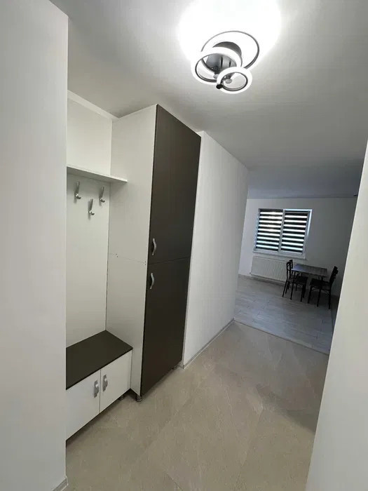 Apartament 2 camere  , 42 MP,plus terasa de 20 mp Eroilor , parcare.