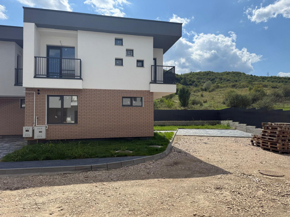 Triplex modern – Florești, zona Urușagului