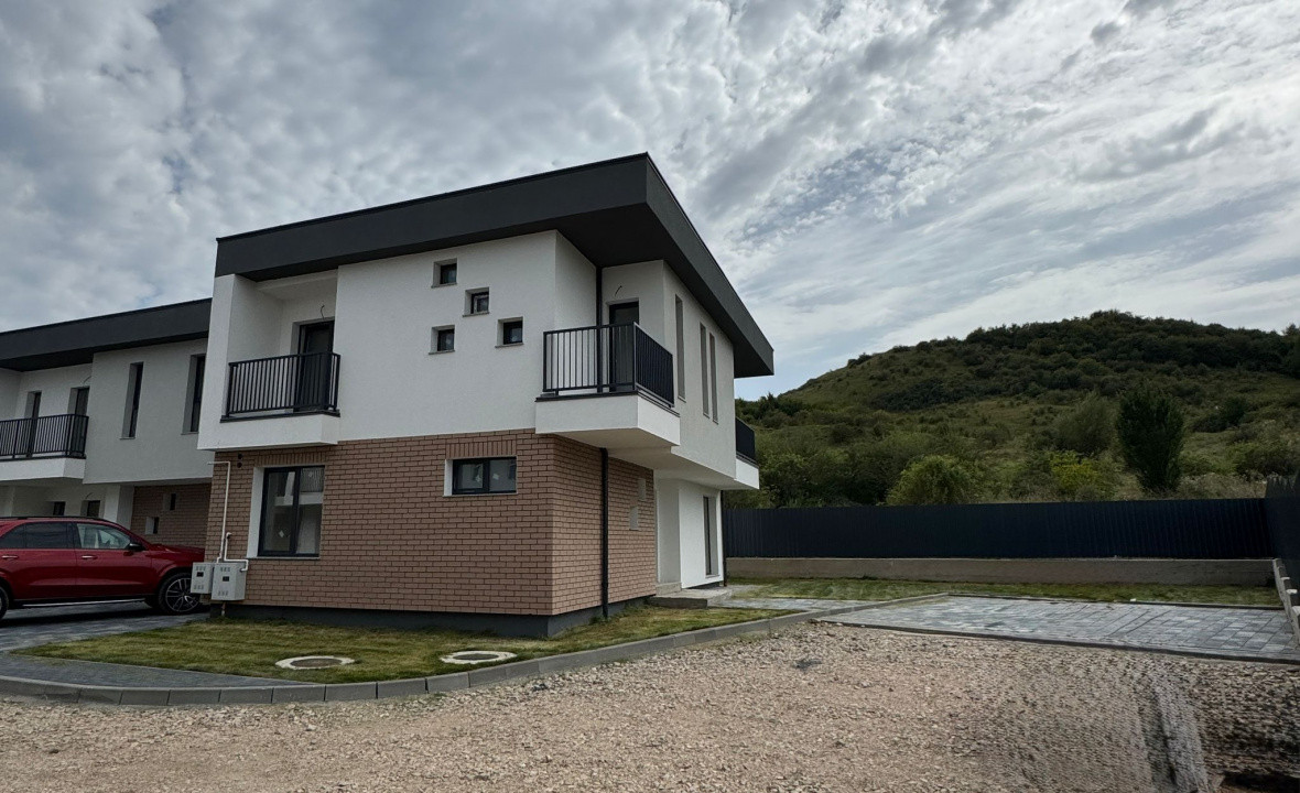 Triplex modern – Florești, zona Urușagului