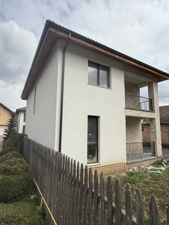Casă individuală de vânzare în Gilău