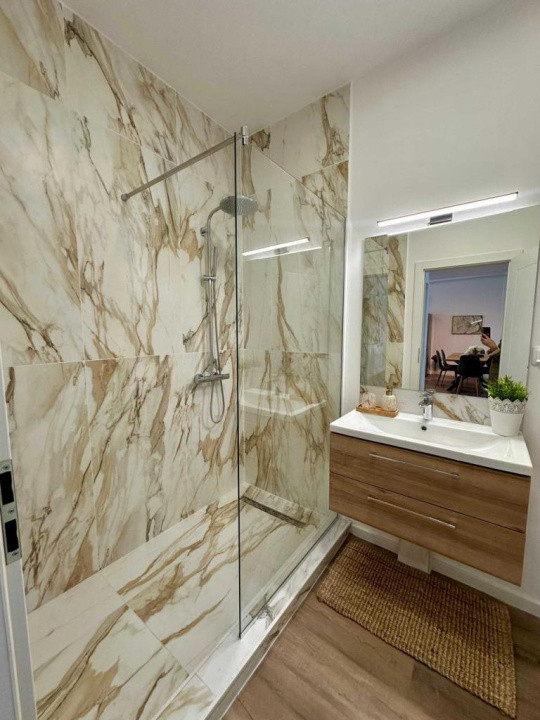 Apartament 2 camere  , 55 MP, Eroilor, parcare.