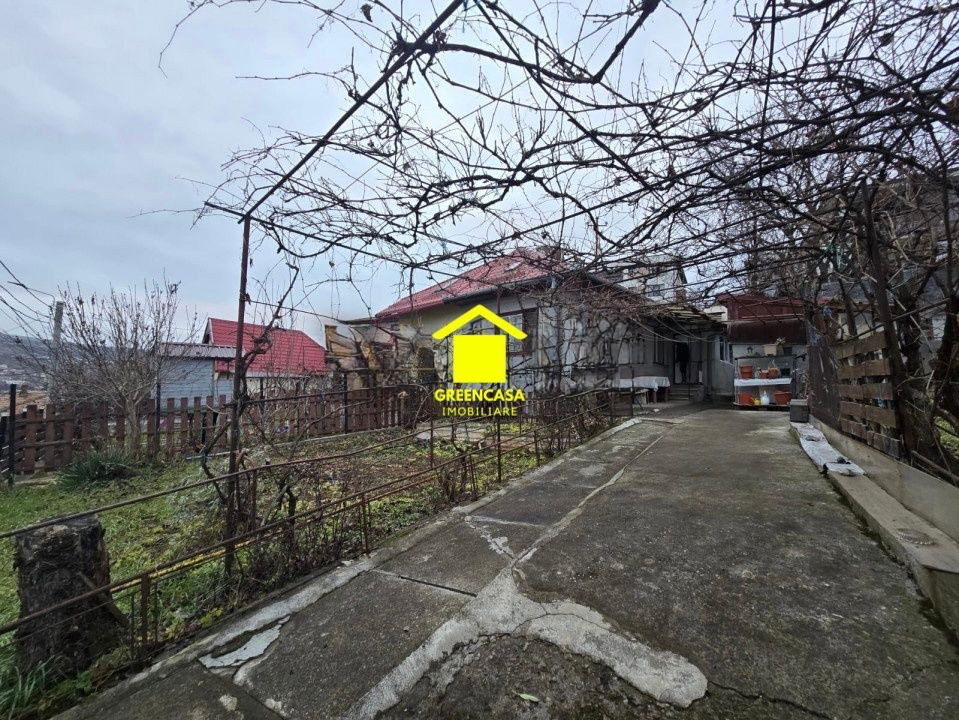 Casa de vanzare cu 2 camere si curte generoasa in zona Gruia
