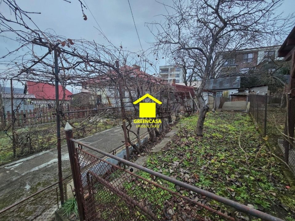 Casa de vanzare cu 2 camere si curte generoasa in zona Gruia
