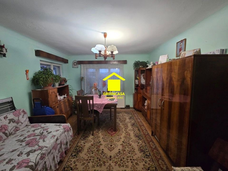 Casa de vanzare cu 2 camere si curte generoasa in zona Gruia