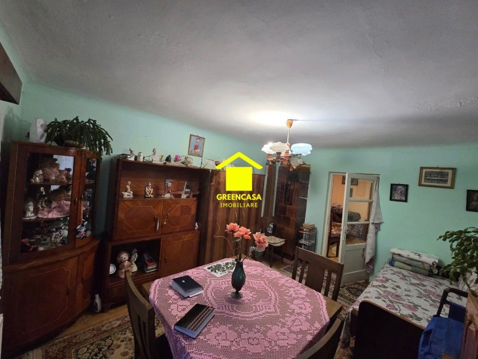 Casa de vanzare cu 2 camere si curte generoasa in zona Gruia