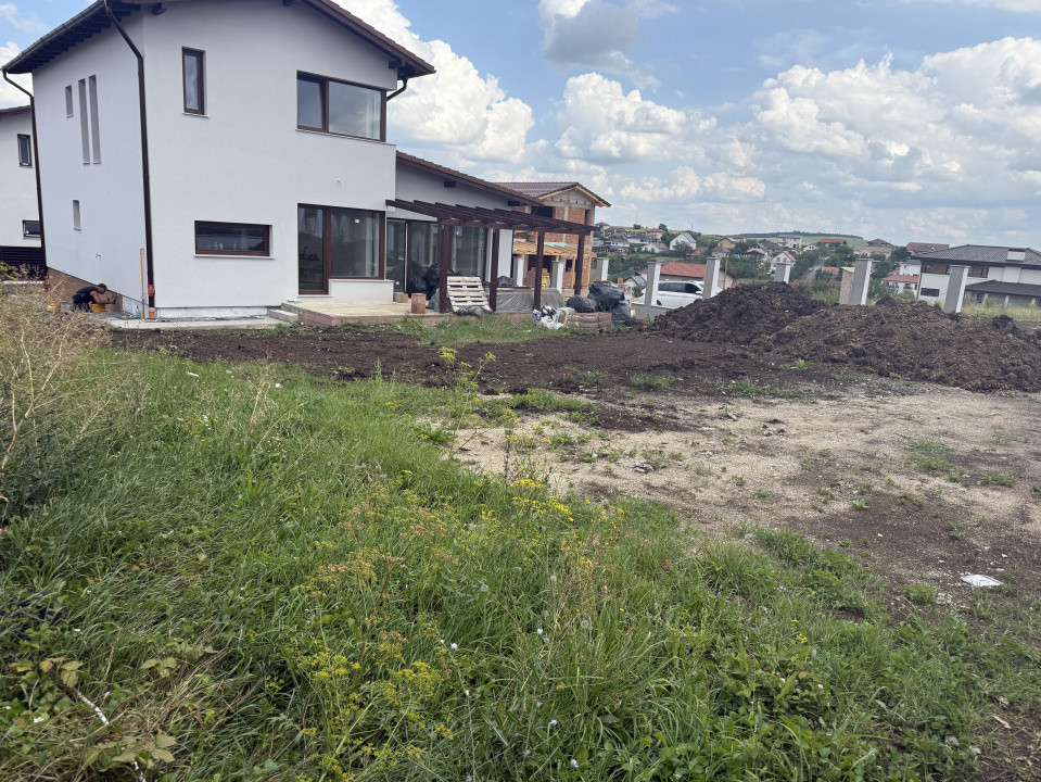 Casă individuală modernă în Dezmir, zonă exclusiv de case noi