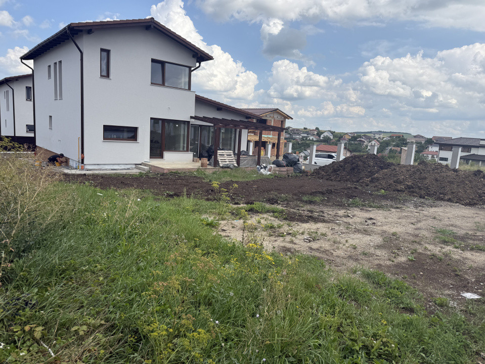 Casă individuală modernă în Dezmir, zonă exclusiv de case noi