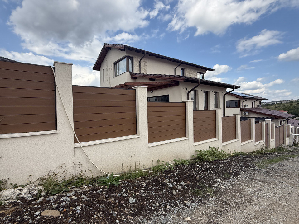 Casă individuală modernă în Dezmir, zonă exclusiv de case noi