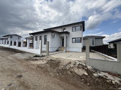 Casă individuală modernă în Dezmir, zonă exclusiv de case noi