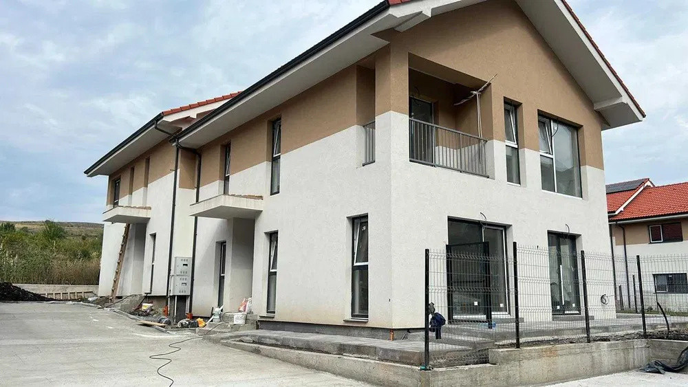 Duplex modern, 118 mp utili + teren 550 mp, Chinteni, zonă accesibilă