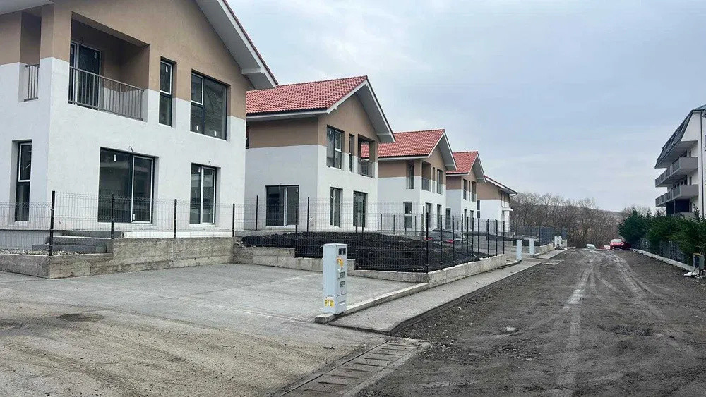 Duplex modern, 118 mp utili + teren 550 mp, Chinteni, zonă accesibilă