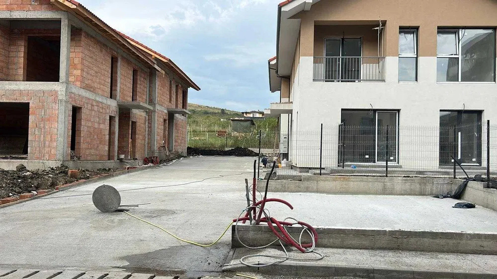 Duplex modern, 118 mp utili + teren 550 mp, Chinteni, zonă accesibilă