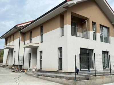 Duplex modern, 118 mp utili + teren 550 mp, Chinteni, zonă accesibilă