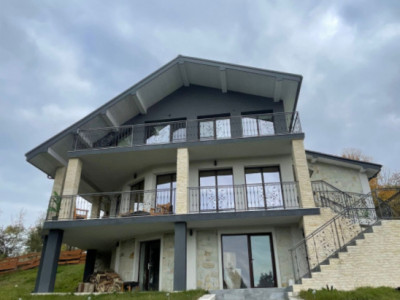 Proprietate speciala cu panorama superba, 220 mp utili, 1760 mp teren, Feleacu