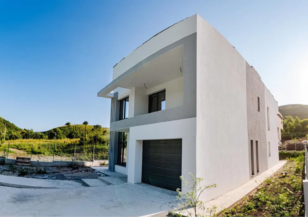 Casă modernă în zona Roata Făget – liniște și confort aproape de natură