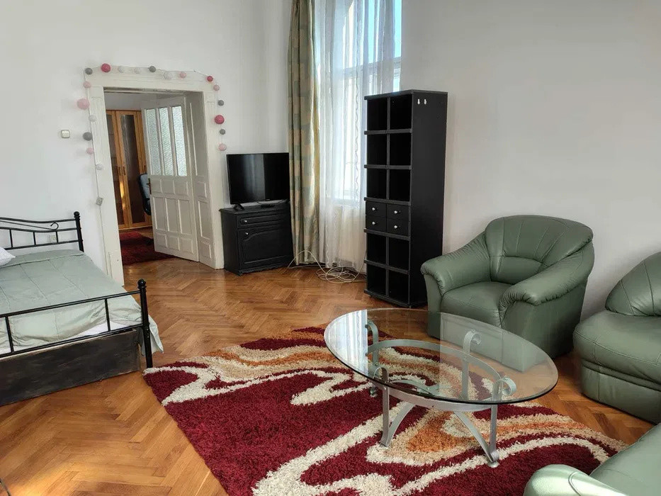 Apartament 3 camere centru (3 room apartment city center)