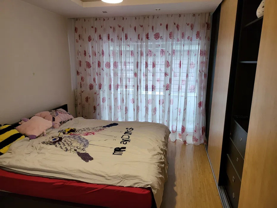 Apartament de închiriat, 2 nivele, zona Vivo