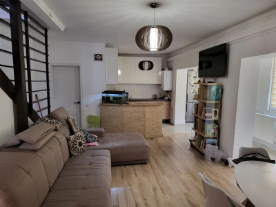 Apartament de închiriat, 2 nivele, zona Vivo